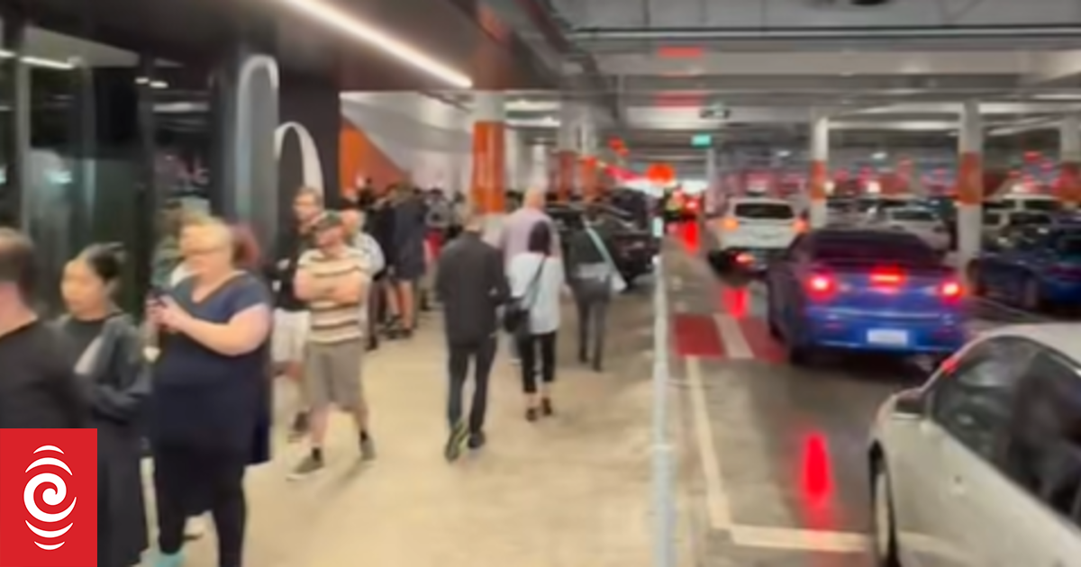 Traffic jams as carpark closure clashes with EB Games closing down sale