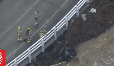 Emergency warning for Great Ocean Road as record-breaking downpour sweeps cars to sea