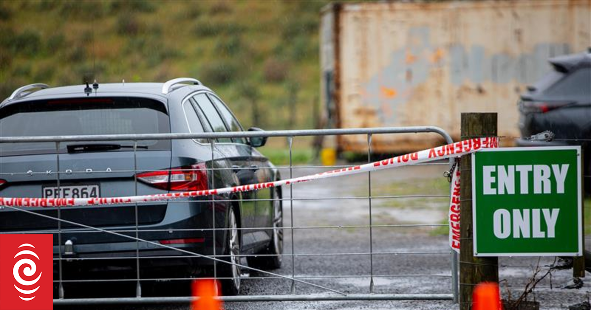 Family and friends gather at scene of Waitārere Beach shooting