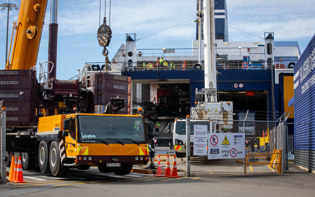 Crews are working to repair a damaged ramp on Bluebridge ferry Connemara so stranded passengers can get off the vessel.