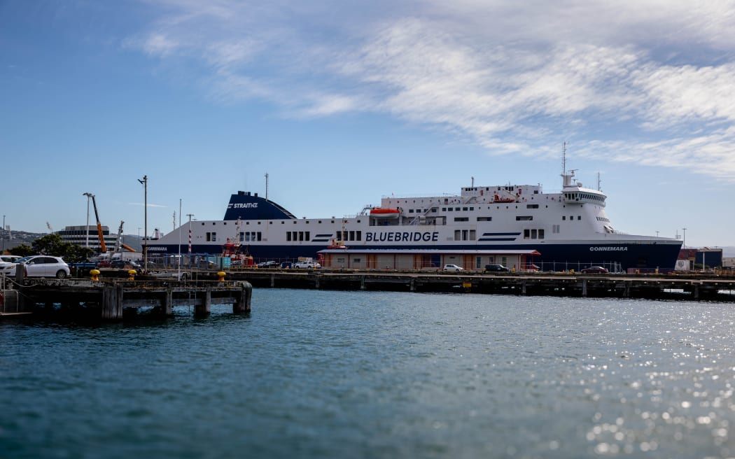 Crews are working to repair a damaged ramp on Bluebridge ferry Connemara so stranded passengers can get off the vessel.
