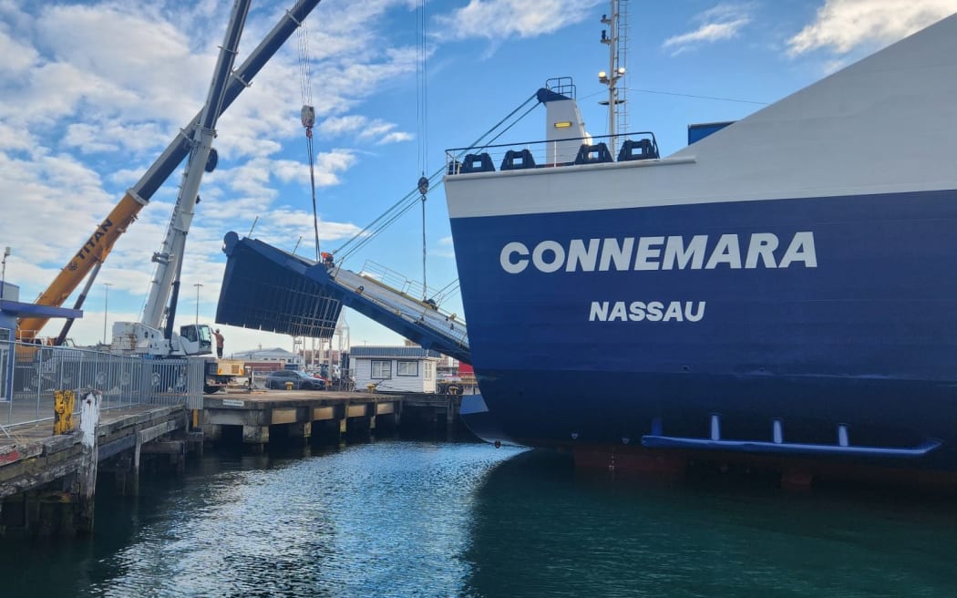 A broken ramp on the Bluebridge Connemara left hundreds of passengers stuck on the ferry overnight.