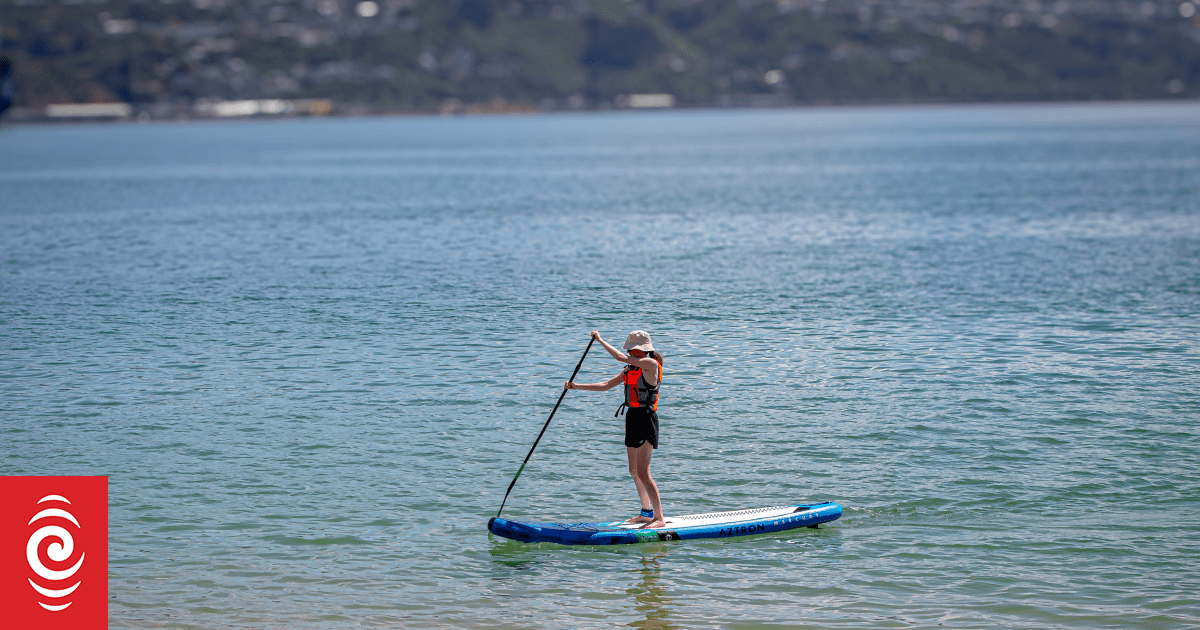As it happened: Heat alerts for 38C for in parts of country, heavy rain and gales forecast elsewhere