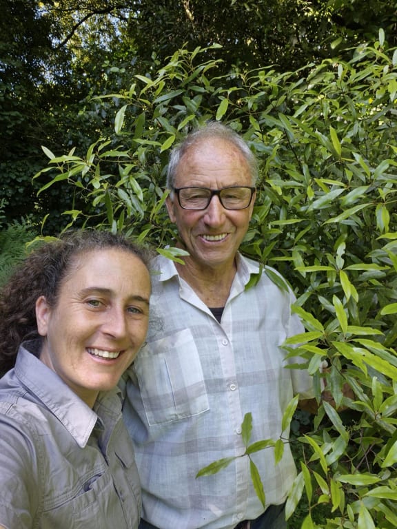 Regional Council Biodiversity Officer Sandra Sánchez and landowner Rob Hooper.