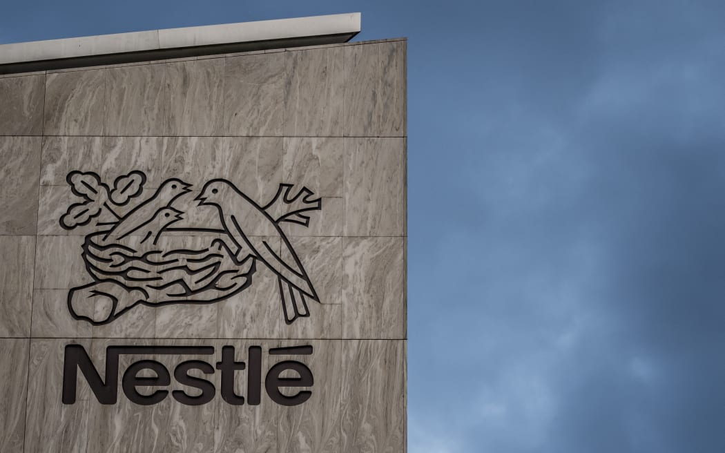 A photograph taken on January 6, 2026 shows railway lines covered in snow at Arnhem Central Station, as train service is resuming after an IT outage at the Dutch national railway service Nederlandse Spoorwegen (NS). (Photo by Robin van Lonkhuijsen / ANP / AFP) / Netherlands OUT / NETHERLANDS OUT / NETHERLANDS OUT