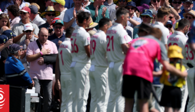 Ashes crowd applauds Bondi Beach hero