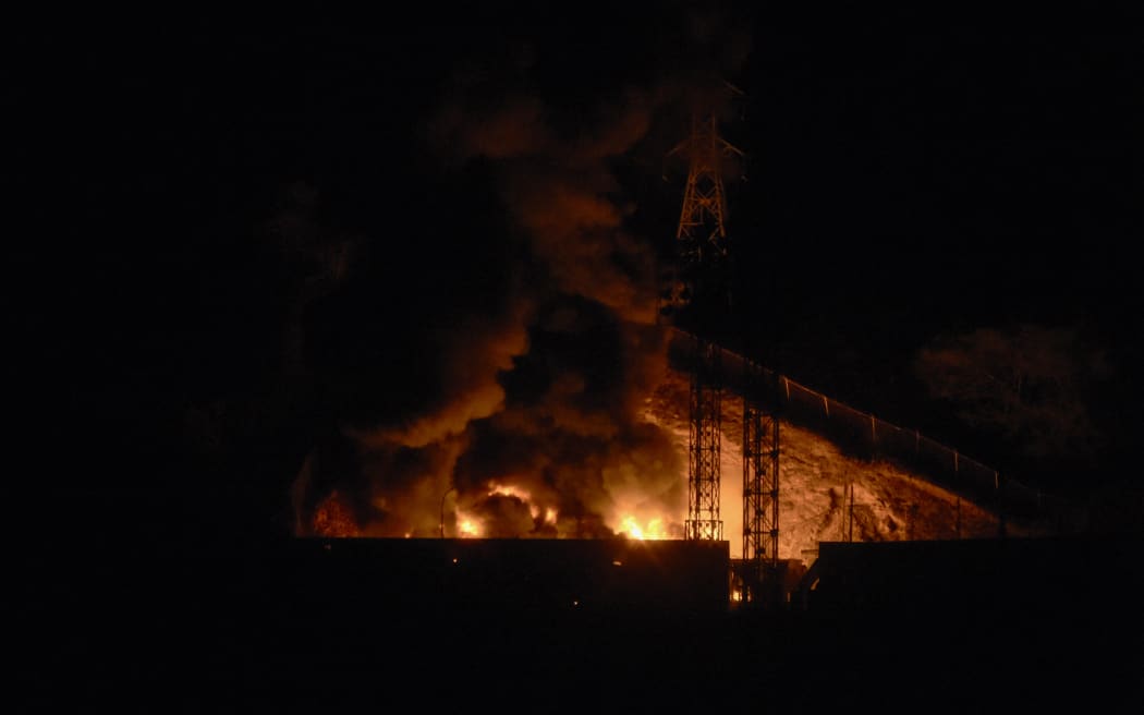 Picture of fire at Fuerte Tiuna, Venezuela's largest military complex, after a series of explosions in Caracas on January 3, 2026. Loud explosions, accompanied by sounds resembling aircraft flyovers, were heard in Caracas around 2:00 am (0600 GMT) on January 3, an AFP journalist reported. The explosions come as US President Donald Trump, who has deployed a navy task force to the Caribbean, raised the possibility of ground strikes against Venezuela. (Photo by Luis JAIMES / AFP)