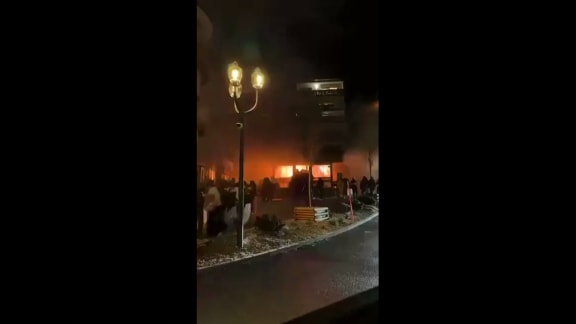 A grab of a video obtained from the X account of @Tyroneking36852 shows a fire in a bar in Crans-Montana, a ski resort in the canton of Valais, Switzerland, early on January 1, 2026. The footage was filmed by a tourist from New York who told AFP that he saw people running and screaming from the party venue. Several dozen people are presumed dead and around 100 injured after a fire ripped through a crowded bar in the luxury Swiss ski resort of Crans-Montana, Swiss police said on January 1, 2026. Police, firefighters and rescuers rushed to the popular resort, which is set to host the Ski World Cup from January 30, after the fire broke out in the early hours of New Year's Day. (Photo by @Tyroneking36852 / AFP) / RESTRICTED TO EDITORIAL USE – MANDATORY CREDIT «  AFP PHOTO / X /  @TYRONEKING36852» - NO MARKETING NO ADVERTISING CAMPAIGNS – DISTRIBUTED AS A SERVICE TO CLIENTS [- NO ARCHIVE ]