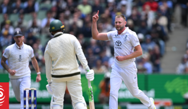 Cricket: Australia farewell Khawaja as England fight for scraps in final Ashes clash