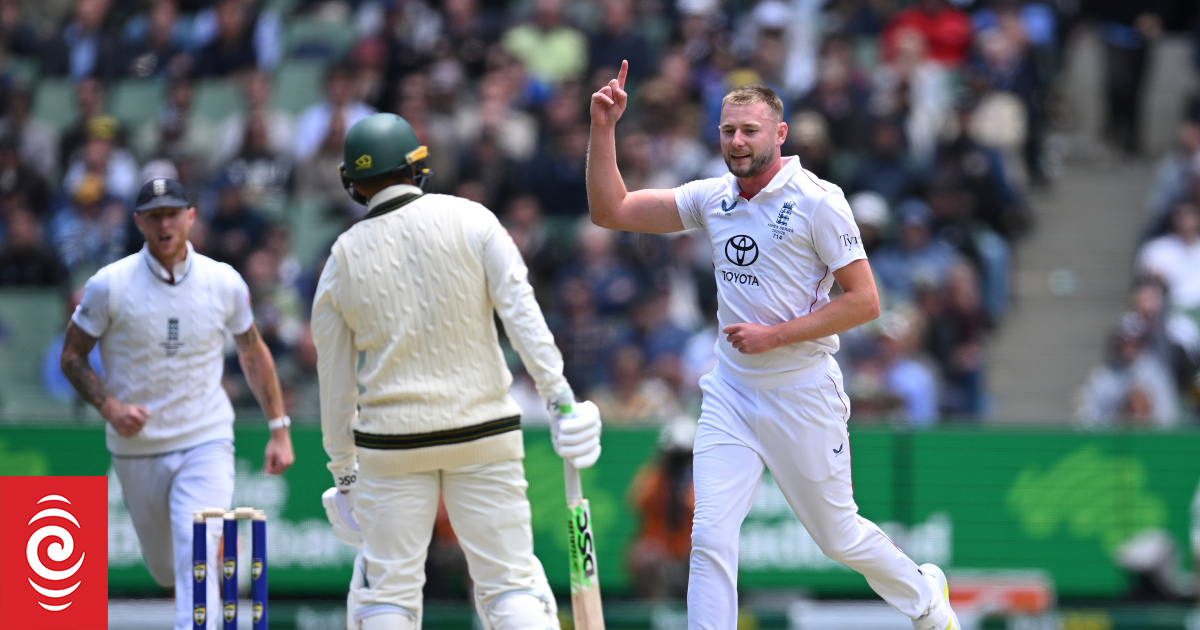 Cricket: Australia farewell Khawaja as England fight for scraps in final Ashes clash