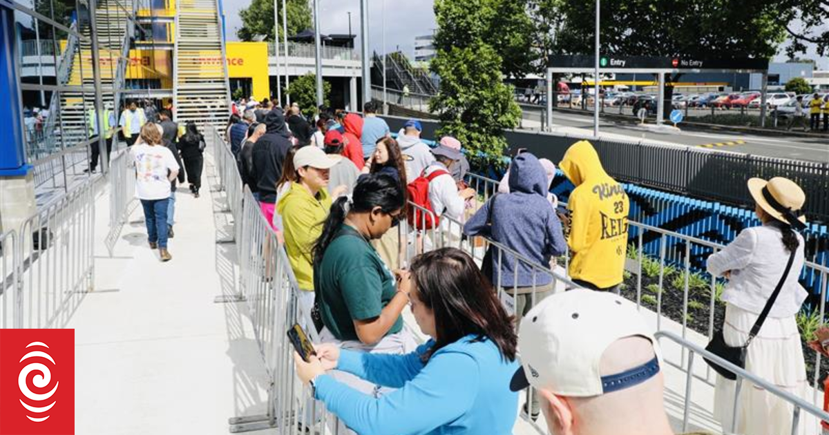 40,000 plates, 28,000 meatballs: Ikea breaks records