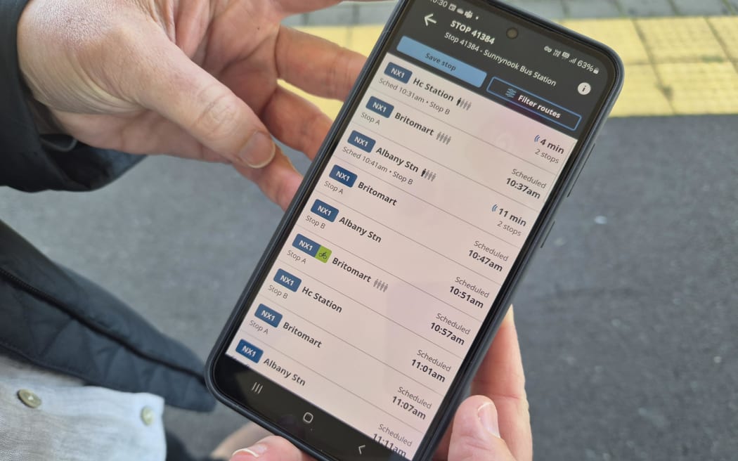 Auckland buses are to get bike racks so that cyclists can commute across the harbour bridge.