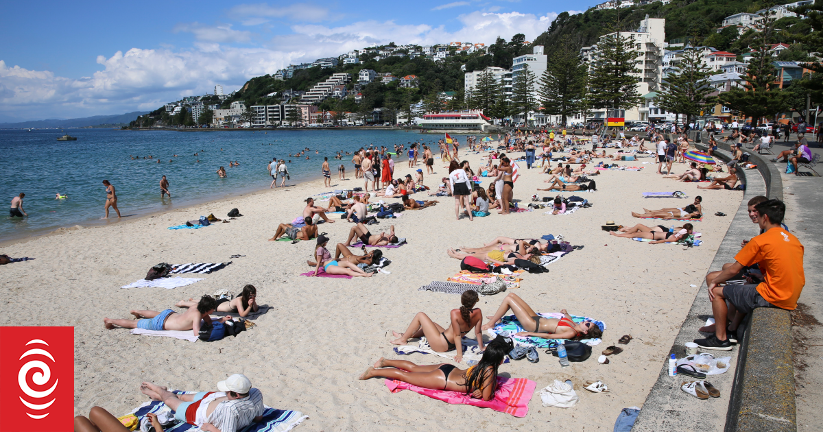 Weather: Heat warnings as temperatures set to hit high-30s