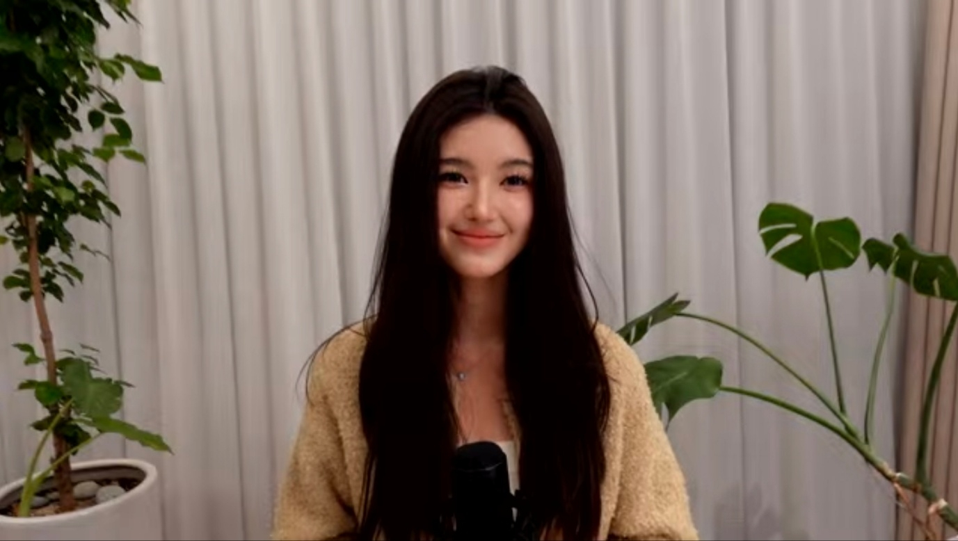 Former NewJeans member Danielle during a livestream on Instagram and YouTube on Jan. 12 [SCREEN CAPTURE]