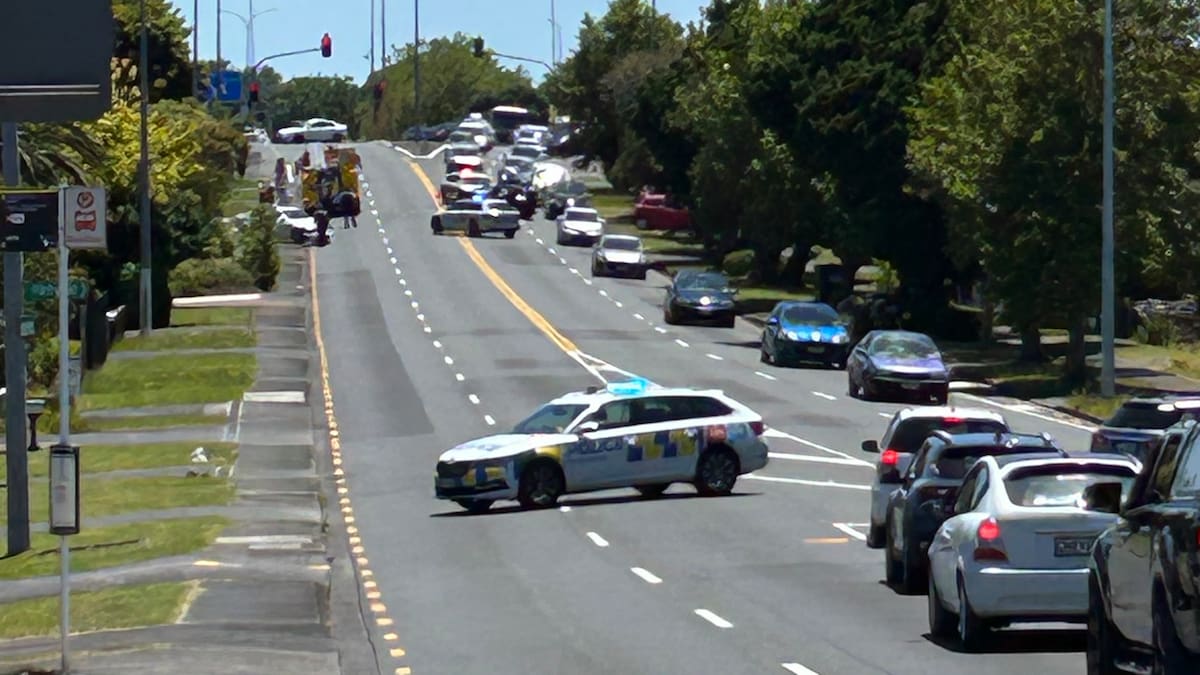 Two-vehicle crash causes heavy congestion on Great North Rd to Henderson