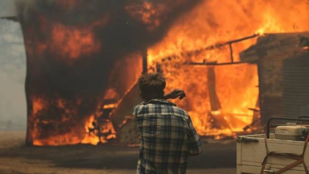Victoria bushfires: State of disaster declared as homes lost, 3 missing