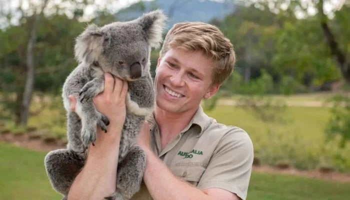 Robert Irwin celebrates ‘DWTS trophy with his Zoo animals