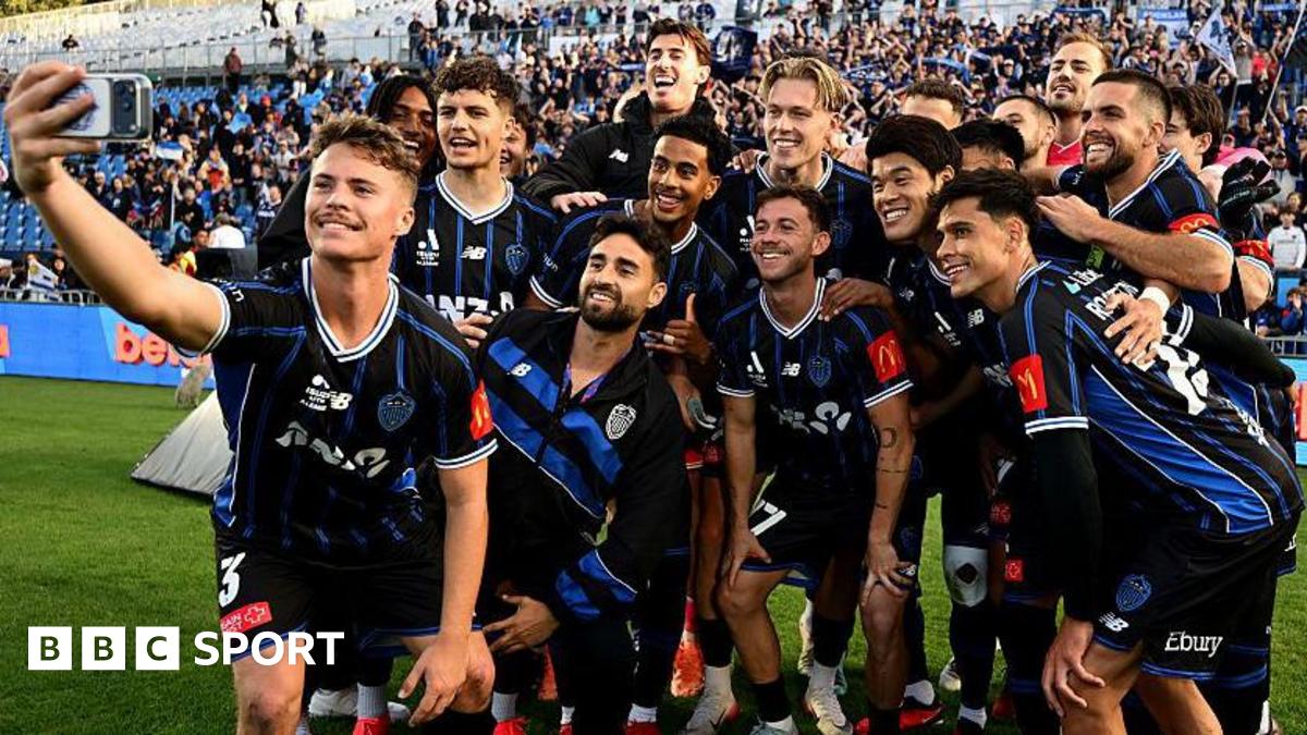 Auckland FC players take a selfie