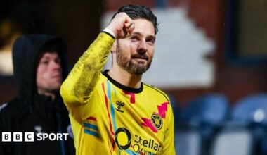 Craig Gordon celebrates Hearts' win