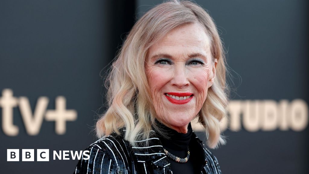 Pedro Pascal and Meryl Streep lead tributes to Catherine O'Hara - BBC