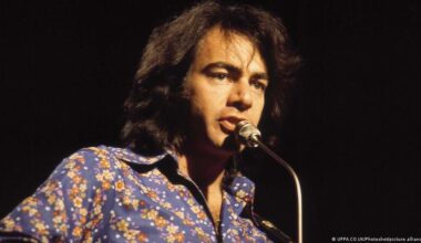 'Sweet Caroline' singer Neil Diamond turns 85