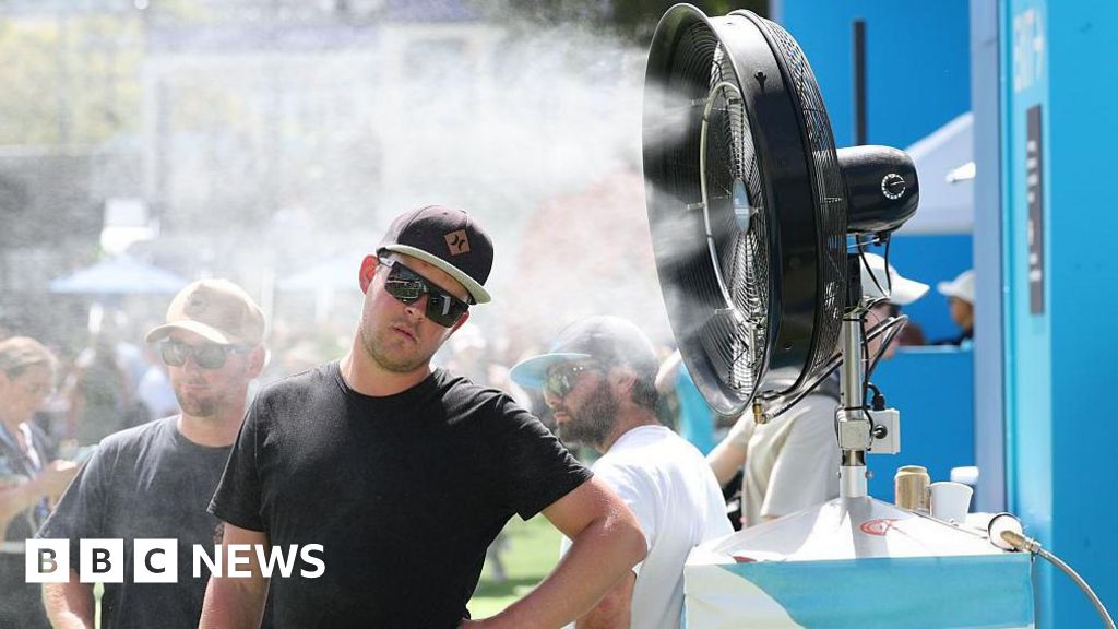 Heatwave warnings across Australia as millions celebrate national day