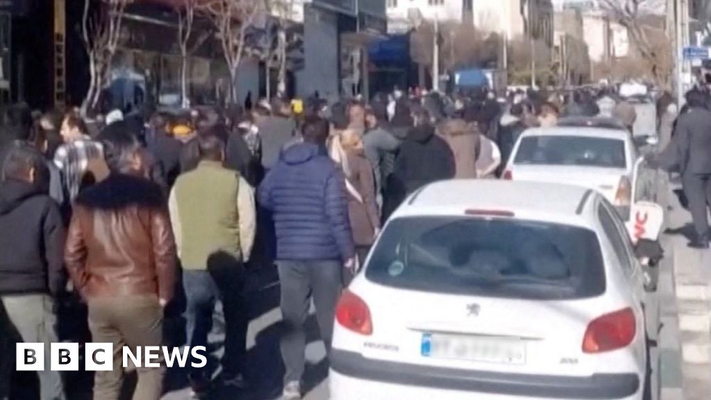 Trump warns US will intervene if Iran kills protesters