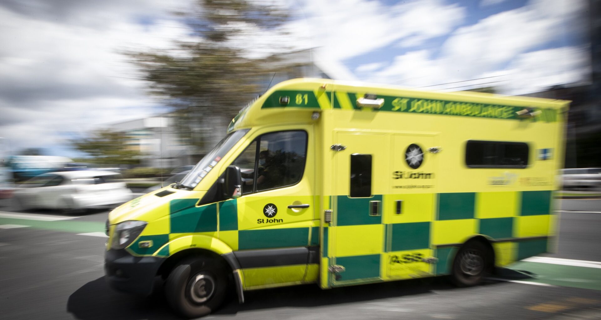 SunLive - Two cars to be towed after Cameron Rd collision