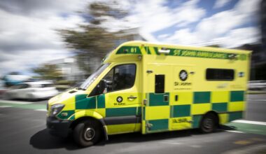 SunLive - Two cars to be towed after Cameron Rd collision