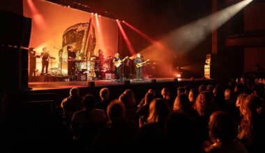 Dave Dobbyn review: Selected Songs lights up Hamilton’s BNZ Theatre