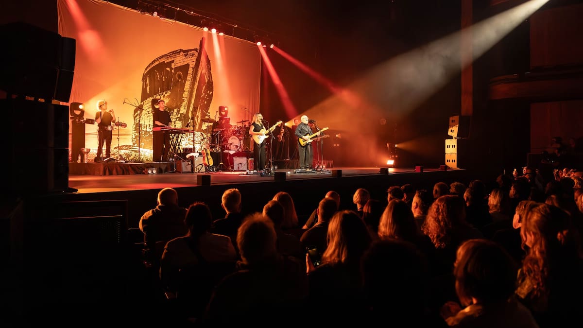Dave Dobbyn review: Selected Songs lights up Hamilton’s BNZ Theatre