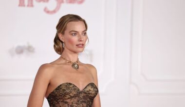 Margot Robbie wears Elizabeth Taylor’s iconic $13m Taj Mahal necklace on red carpet
