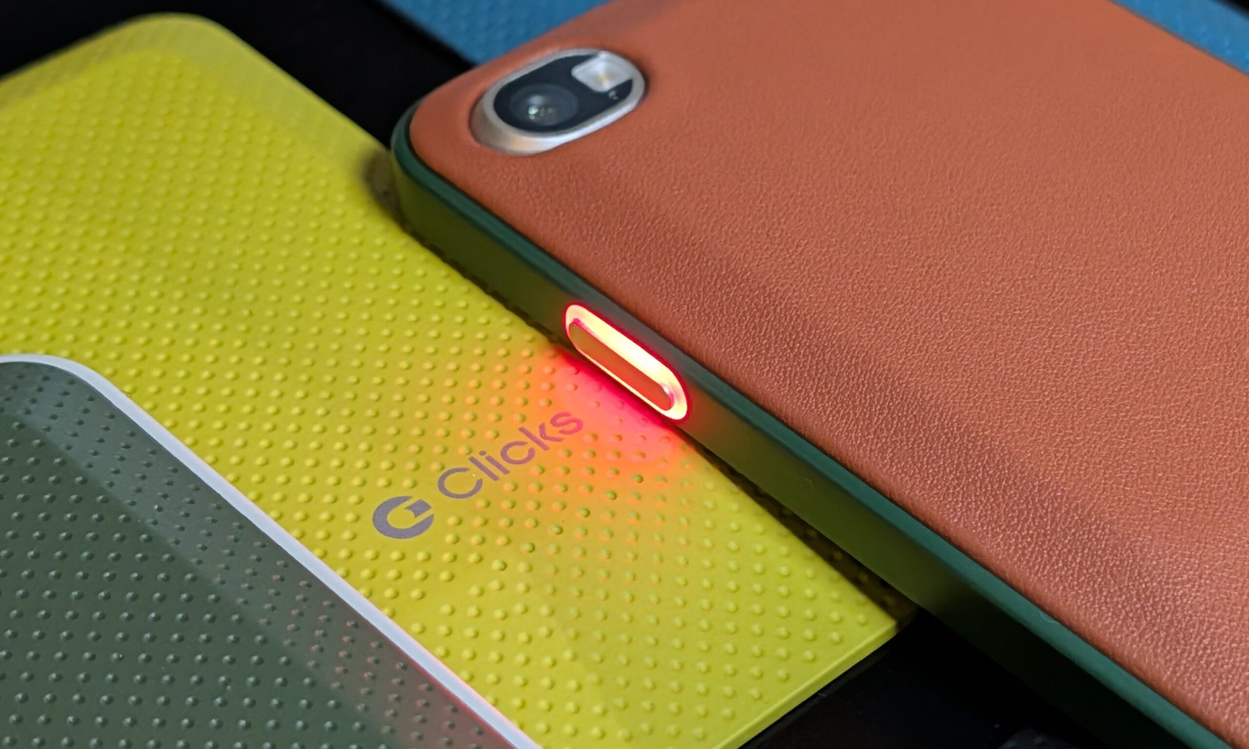 Clicks Communicator notification light