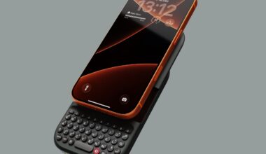 Clicks' Power Keyboard turns any phone with MagSafe or Qi2 into a BlackBerry