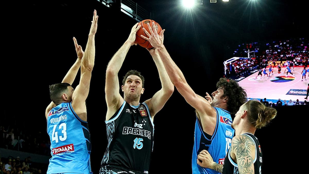 New Zealand Breakers stun Melbourne United as Karim López drops 32 in win