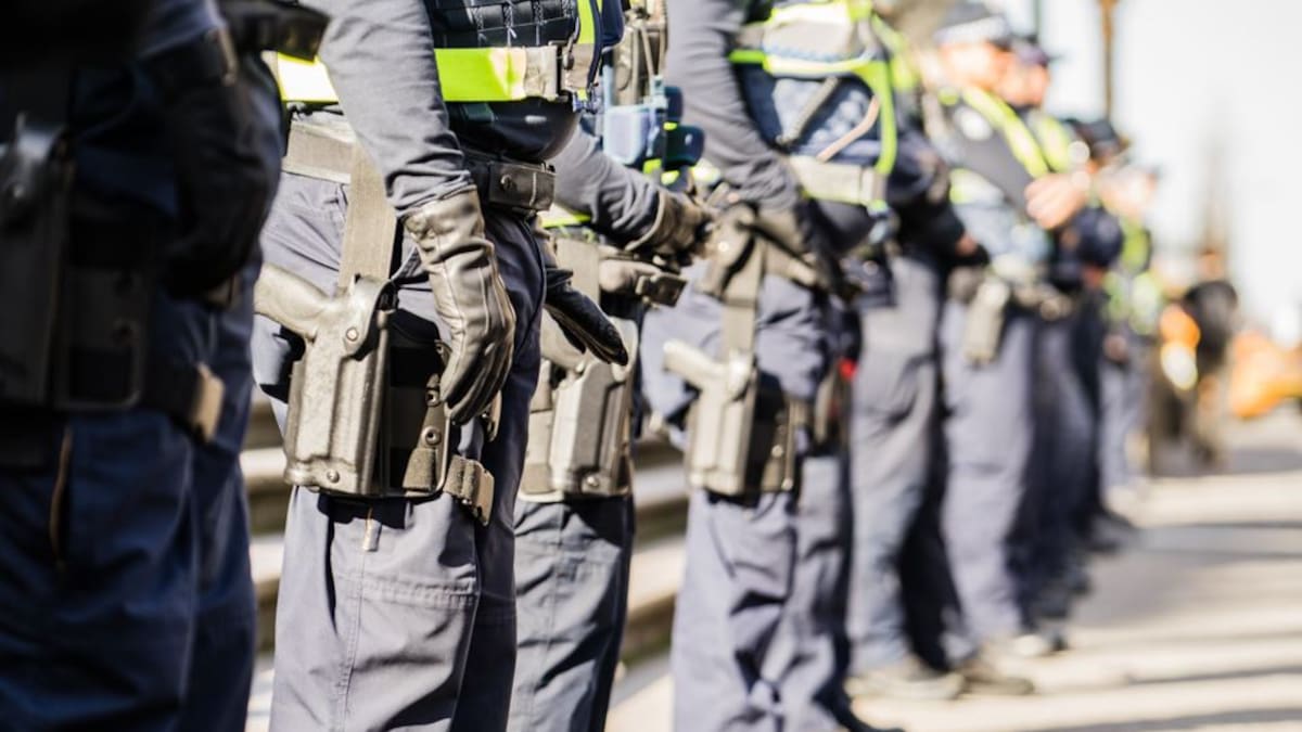 Victoria Police to deploy semiautomatic rifles at Australian Open for safety
