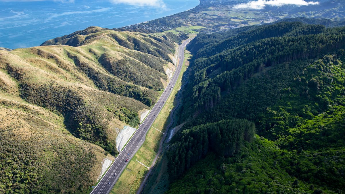 Parts of road surface on $1.25 billion Transmission Gully highway melt in summer sun