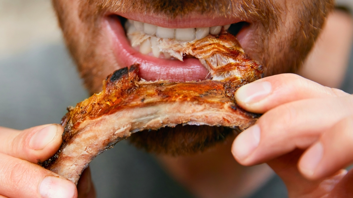 Study Finds Meat Eaters Are More Likely to Live to 100, But There's a Catch : ScienceAlert