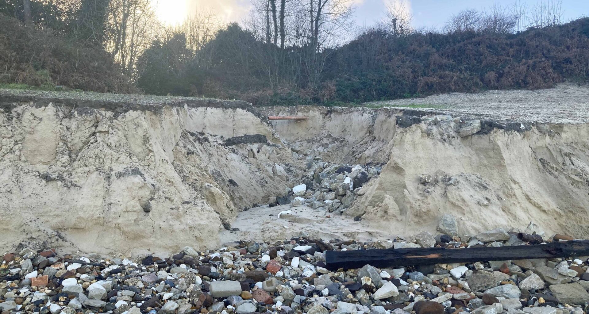 Middle Beach coastal erosion reveals old rubbish tip – Swanage News