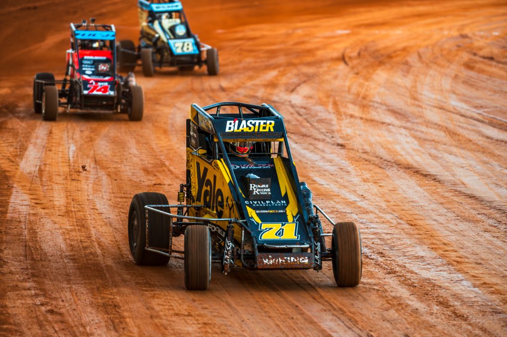 Teenage star Alec Insley storms to perfect start at New Zealand Midget Car Championship at Baypark