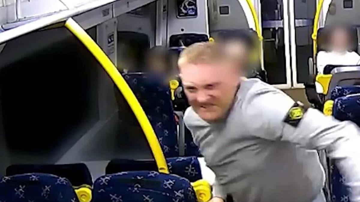 Man who stabbed stranger with smashed bottle on Glasgow train gets 12 years