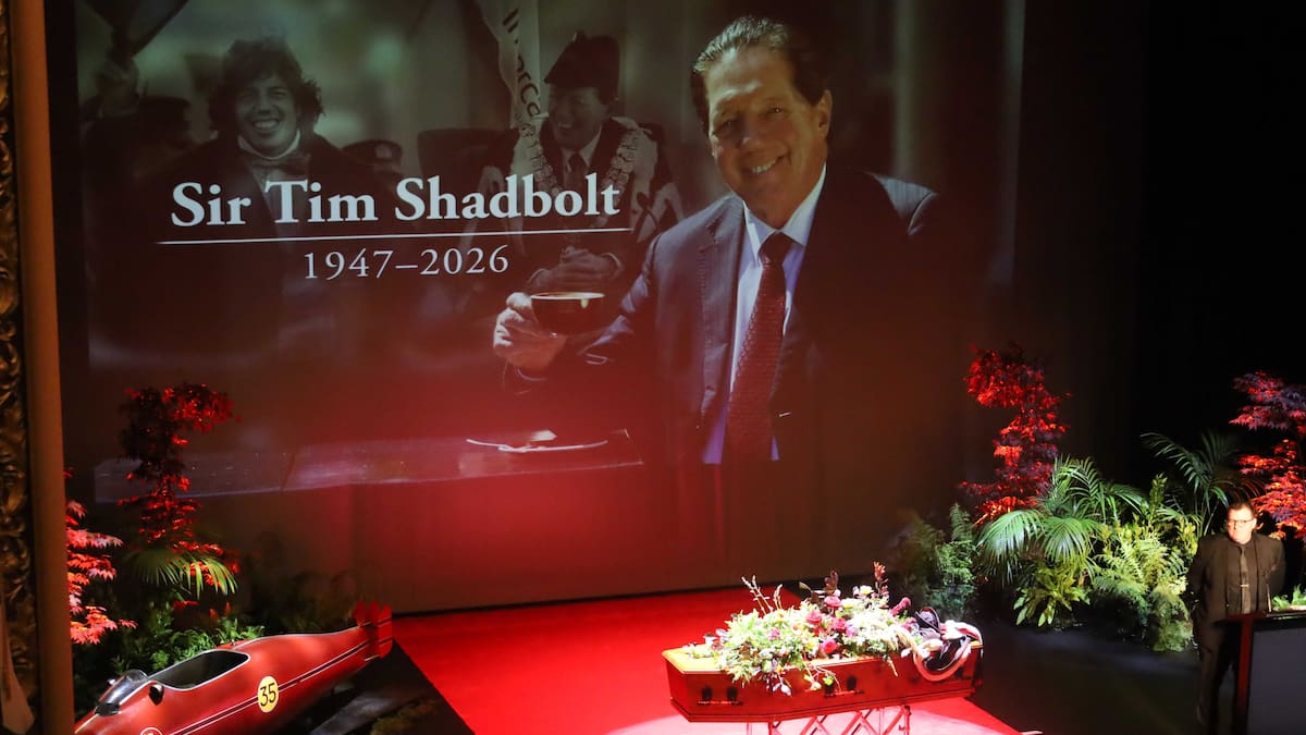 Farewell, Sir Tim: Locals queue to pay tribute to Sir Tim Shadbolt in Invercargill - NZ Herald