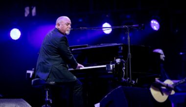 Billy Joel makes surprise performance after health diagnosis