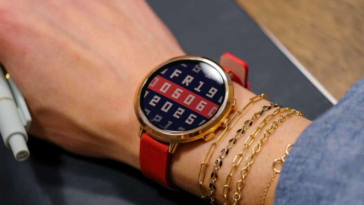 Pebble Round 2 rose gold