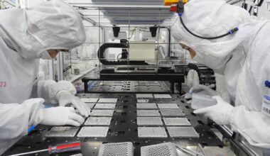 China's services growth hits 6-month low in December, shows private PMI