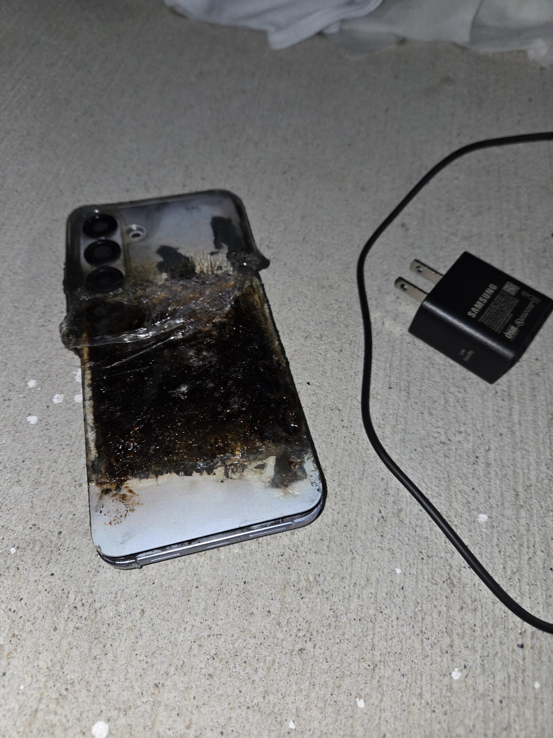 samsung galaxy s25 plus explodes while charging in the usa