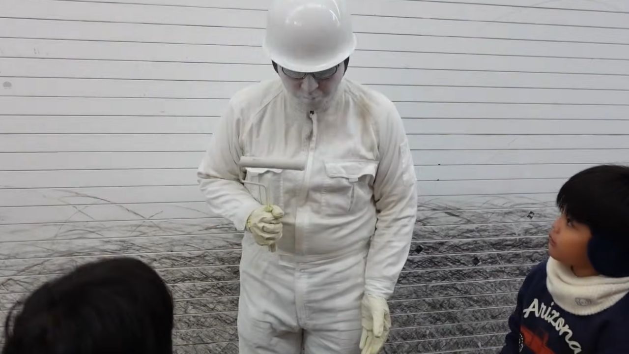 Street performer in Japan sparks online backlash after slapping Thai actress's son