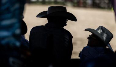 Far North Rodeo crowd scatters as 800kg bull breaks fence