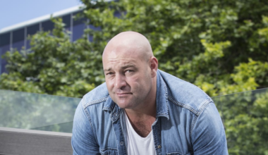 Comedian and radio host Leigh Hart pays tribute to NZ nurses after week in hospital, less impressed with racist patients