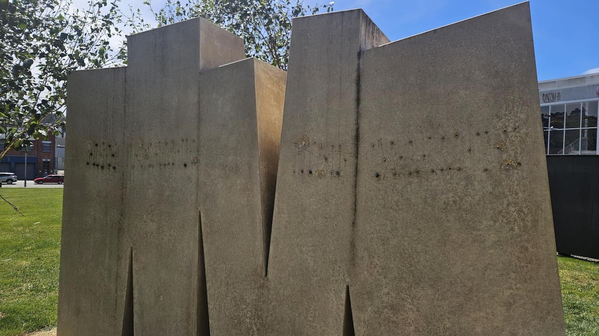 National War Memorial targeted by thieves, letters from metal sign prised off concrete